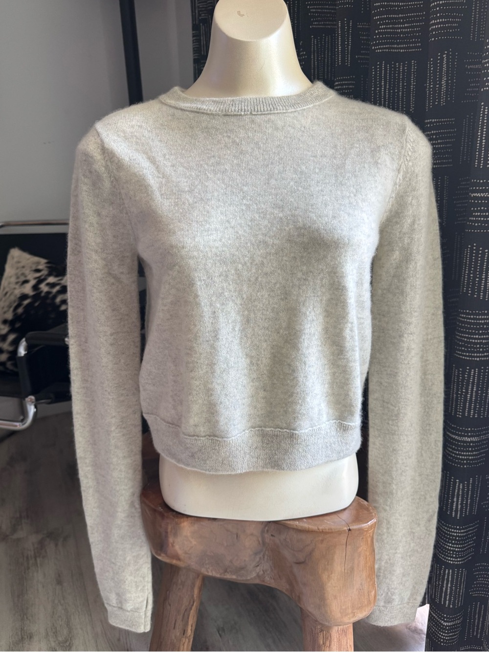 Brazeau Tricot Casmere Light Gray Oatmeal Crewneck Long Sleeve Cropped Sweater S